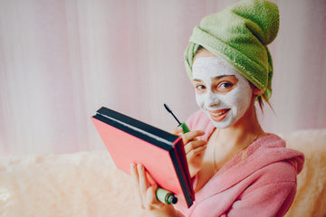 Pourquoi-votre-routine-de-soin-a-besoin-d-un-appareil-de-massage-Le-secret-de-l-outil-facial-Velura Velura